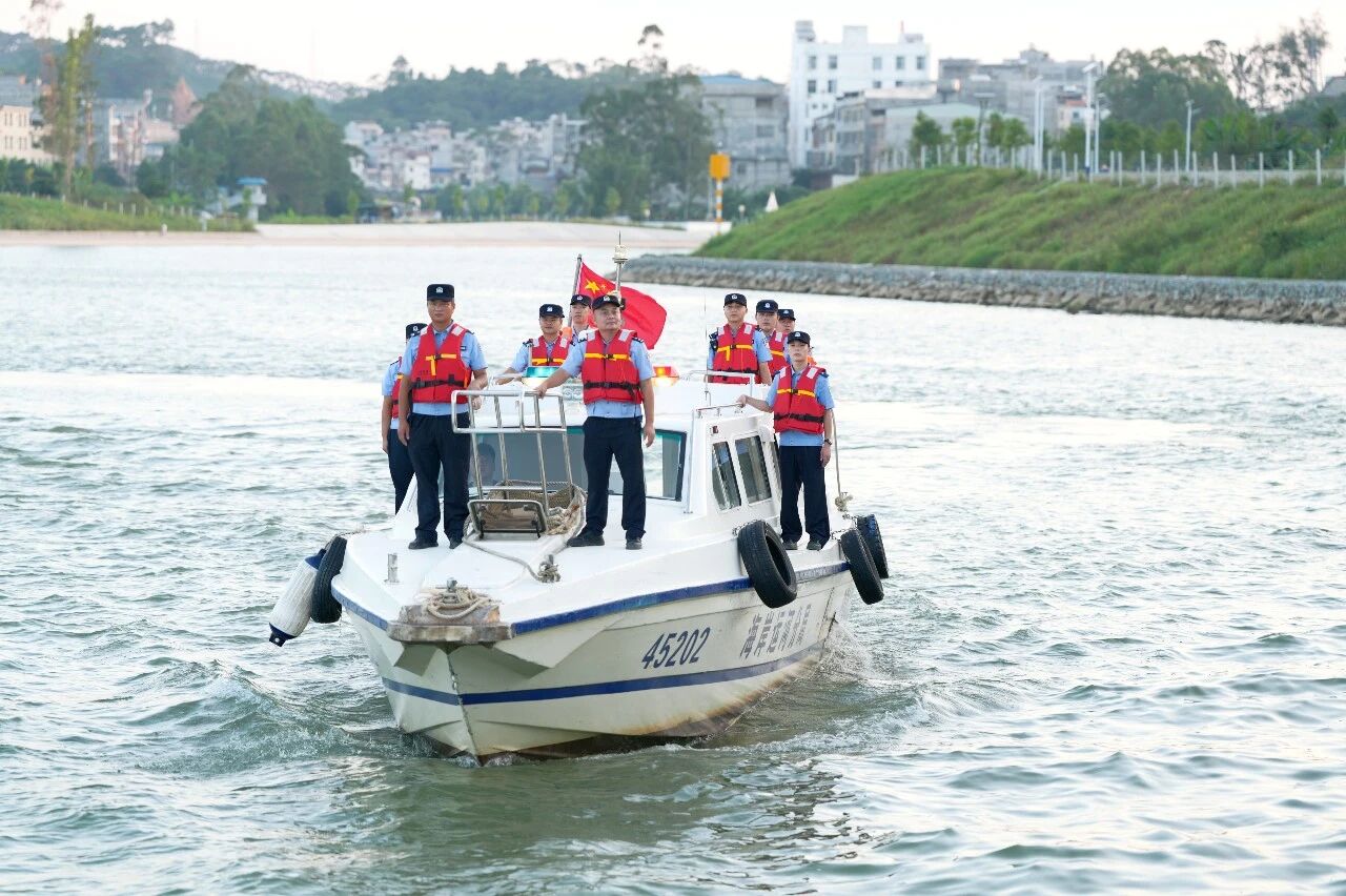 广西钦州:平陆运河畔 护航向海图强 .